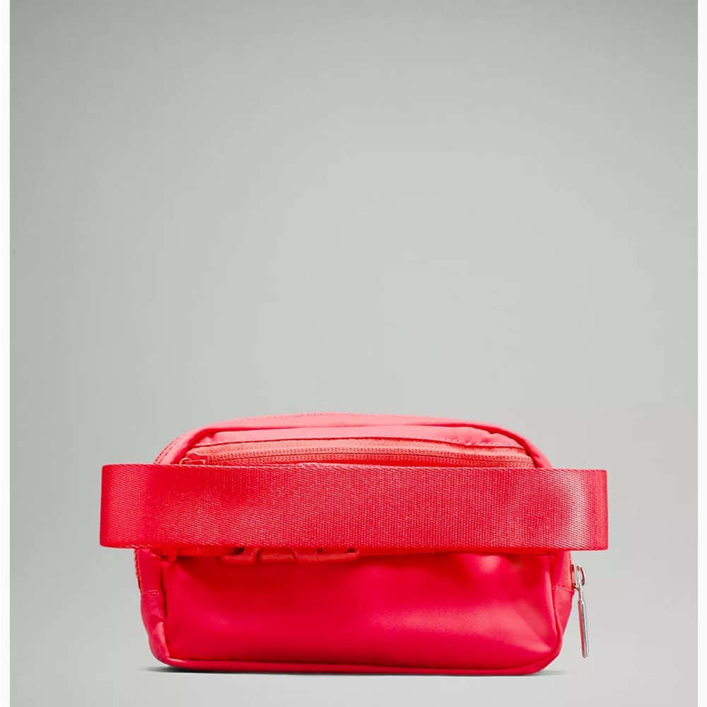 Last one! NWT Lululemon Everywhere Belt Bag! - Picture 8 of 9